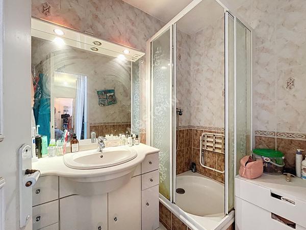 A vendre : Appartement 3 chambres 93m² avec cave et parkings à Rezé secteur Mairie de Rezé