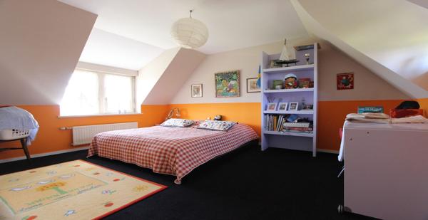 LE CHARME & LE CARACTÈRE D'UNE CHAUMIÈRE AVEC DÉPENDANCES, AUX PRESTATIONS HAUT DE GAMME, À 10 MINUTES DE QUIMPER. - L'agence Immobilier & Associés