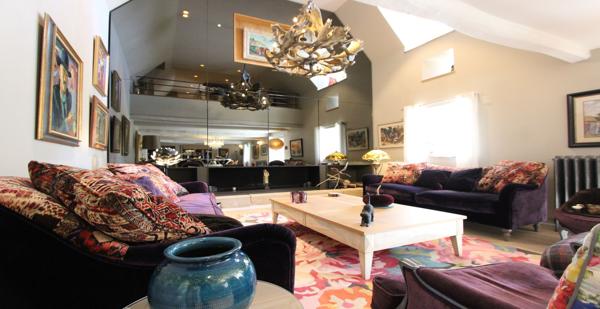 LE CHARME & LE CARACTÈRE D'UNE CHAUMIÈRE AVEC DÉPENDANCES, AUX PRESTATIONS HAUT DE GAMME, À 10 MINUTES DE QUIMPER. - L'agence Immobilier & Associés
