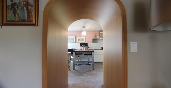 LE CHARME & LE CARACTÈRE D'UNE CHAUMIÈRE AVEC DÉPENDANCES, AUX PRESTATIONS HAUT DE GAMME, À 10 MINUTES DE QUIMPER. - L'agence Immobilier & Associés