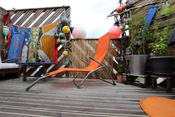 AU PIED DU THÉÂTRE DE CORNOUAILLE, UN COSY DUPLEX & SA TERRASSE. -