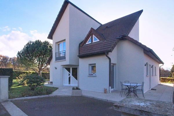 Maison de Type 7 sur 24 ares de terrain