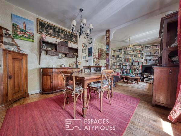 Meulière intimiste avec son extension à proximité immédiate du RER B et des commerces.