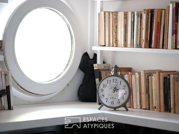 Meulière intimiste avec son extension à proximité immédiate du RER B et des commerces.