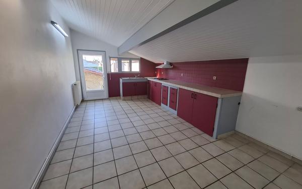 Appartement à louer    3 pièces • 90 m2 Villeneuve-de-Marsan