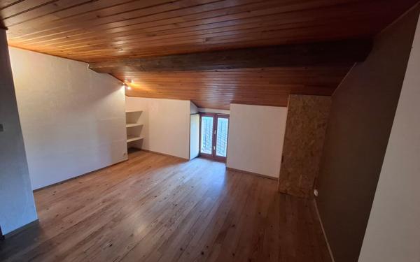 Appartement à louer    3 pièces • 90 m2 Villeneuve-de-Marsan