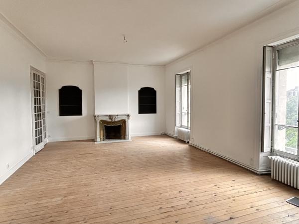 Bureaux rénovés avec du cachet à louer à Bordeaux Gambetta dans un immeuble de prestige