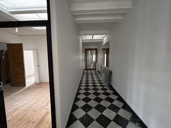 Bureaux rénovés avec du cachet à louer à Bordeaux Gambetta dans un immeuble de prestige