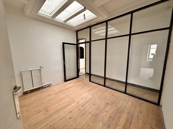 Bureaux rénovés avec du cachet à louer à Bordeaux Gambetta dans un immeuble de prestige