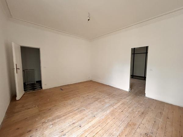 Bureaux rénovés avec du cachet à louer à Bordeaux Gambetta dans un immeuble de prestige