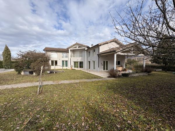 Maison d'architecte sur les hauteurs du village