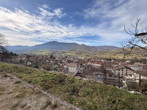 Maison d'architecte sur les hauteurs du village