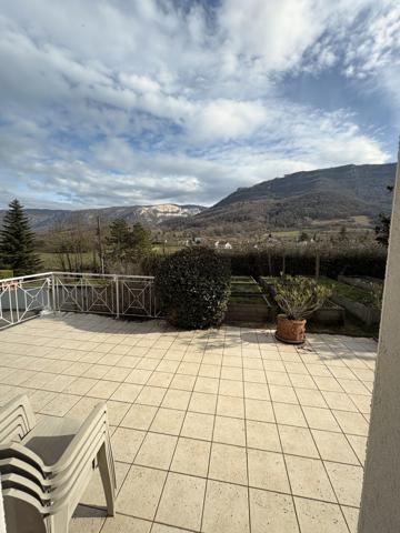 Maison d'architecte sur les hauteurs du village