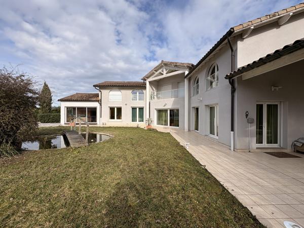 Maison d'architecte sur les hauteurs du village