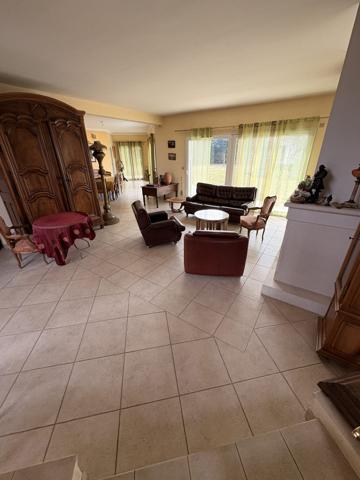 Maison d'architecte sur les hauteurs du village
