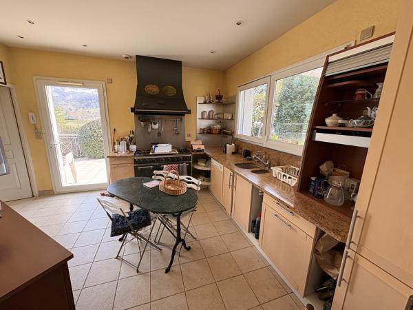 Maison d'architecte sur les hauteurs du village