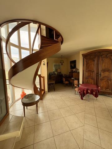 Maison d'architecte sur les hauteurs du village