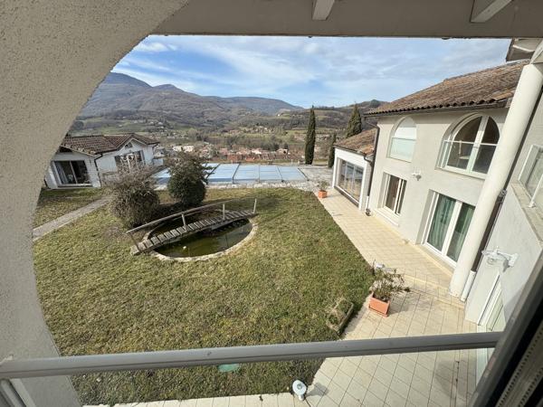 Maison d'architecte sur les hauteurs du village
