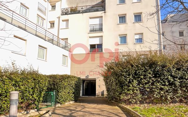 Appartement à vendre    1 pièce • 28,50 m2 Le Blanc-Mesnil