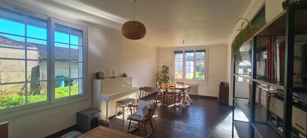 Maison Sèvremoine 5 P . 3 Chs . Bureau . 133.67 M² . T 315 M² . Garage