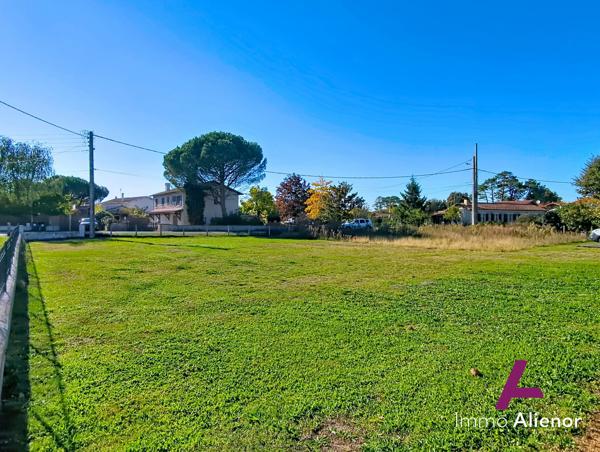 Terrain 323 m²