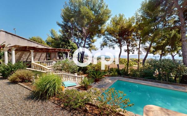 Maison à vendre    7 pièces • 203 m2 Carqueiranne