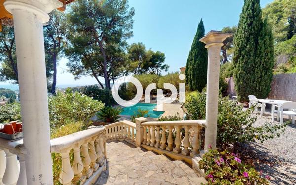 Maison à vendre    7 pièces • 203 m2 Carqueiranne