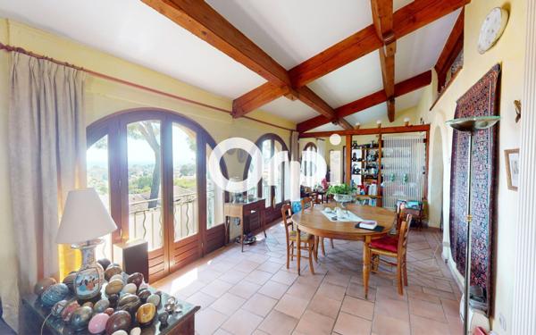 Maison à vendre    7 pièces • 203 m2 Carqueiranne