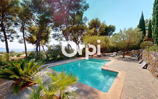 Maison à vendre    7 pièces • 203 m2 Carqueiranne