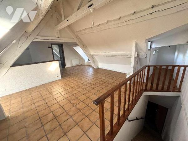 Appartement à Vendre à Nemours (77140) en Seine-et-Marne (77)

Situé en centre-ville, cet app...