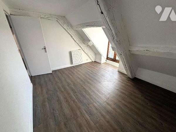 Appartement à Vendre à Nemours (77140) en Seine-et-Marne (77)

Situé en centre-ville, cet app...
