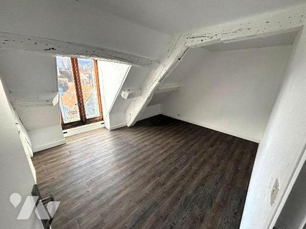 Appartement à Vendre à Nemours (77140) en Seine-et-Marne (77)

Situé en centre-ville, cet app...