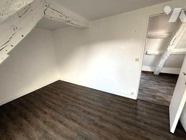Appartement à Vendre à Nemours (77140) en Seine-et-Marne (77)

Situé en centre-ville, cet app...
