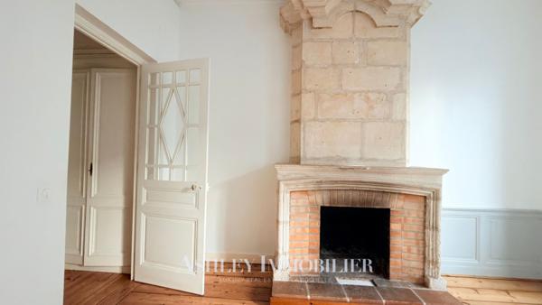 APPARTEMENT TYPE 2 A LOUER 300 M DU MARCHÉ CENTRAL