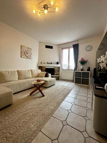 Maison sur sous sol avec 3 chambres, carport et  un grand jardin