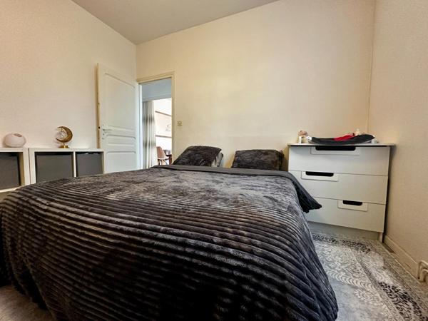 Maison sur sous sol avec 3 chambres, carport et  un grand jardin
