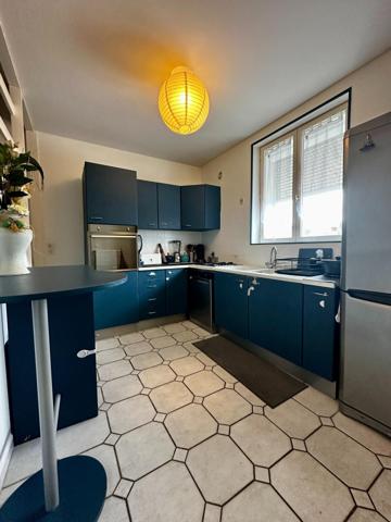 Maison sur sous sol avec 3 chambres, carport et  un grand jardin