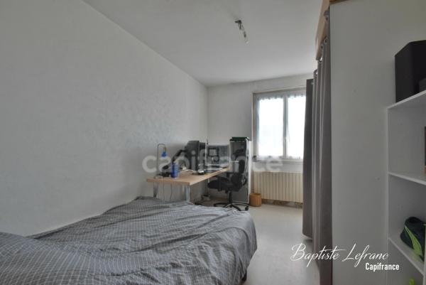 Maison plain pied avec grand jardin et dépendances - 100m² à CHEVIRÉ LE ROUGE