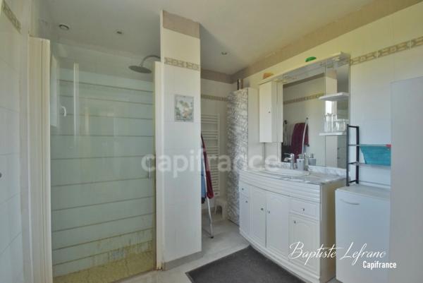 Maison plain pied avec grand jardin et dépendances - 100m² à CHEVIRÉ LE ROUGE