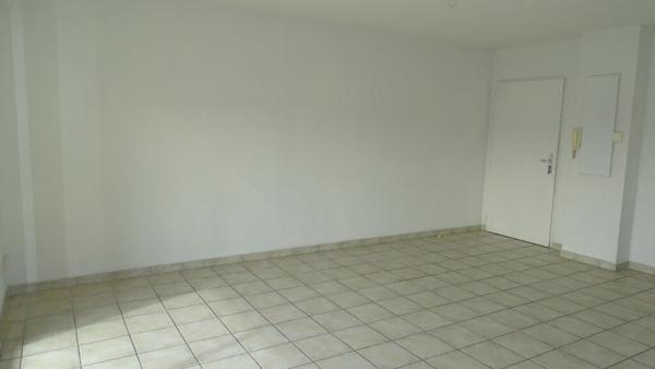 APPARTEMENT 1 CHAMBRE TERRASSE ET STATIONNEMENT CARCASSONNE