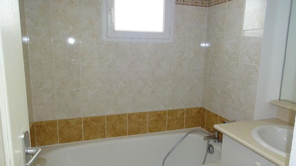 APPARTEMENT 1 CHAMBRE TERRASSE ET STATIONNEMENT CARCASSONNE