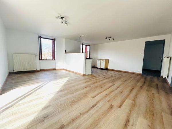 APPARTEMENT T3 ENTIEREMENT RENOVE A NEUF DE 58 M², TERRASSE SECURISEE DE 53 M², 2 CHAMBRES, GARAGE, LIBRE AU 01/01/2026.