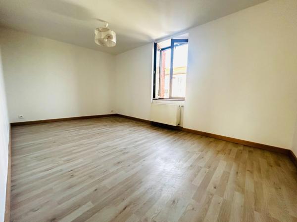 APPARTEMENT T3 ENTIEREMENT RENOVE A NEUF DE 58 M², TERRASSE SECURISEE DE 53 M², 2 CHAMBRES, GARAGE, LIBRE AU 01/01/2026.