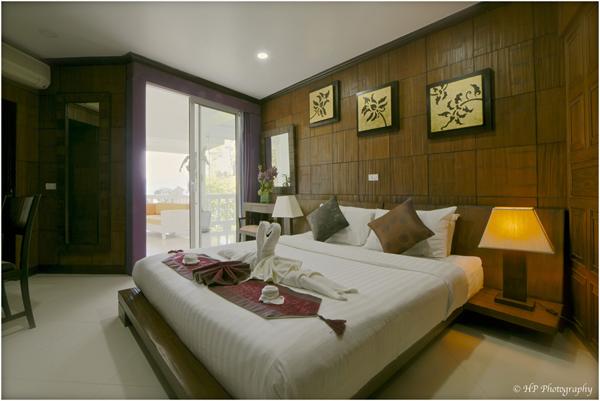 Villa de 12 chambres avec 2 piscines à vendre à Patong, Phuket