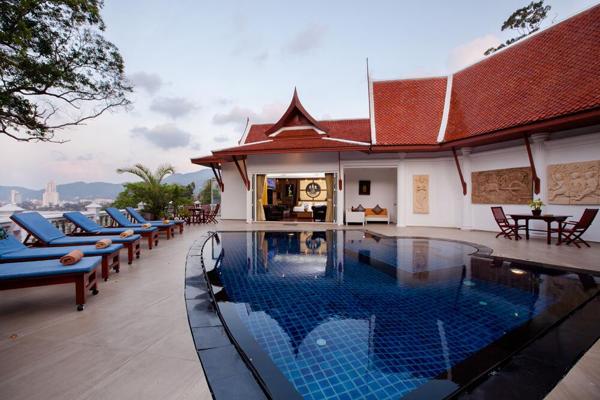 Villa de 12 chambres avec 2 piscines à vendre à Patong, Phuket