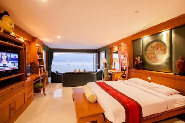 Villa de 12 chambres avec 2 piscines à vendre à Patong, Phuket