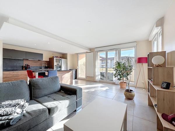 ✨ À vendre Brignais : Appartement T3 – 75 m² au calme – Terrasse – Garage – Cave