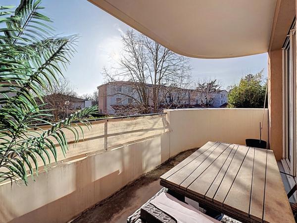 ✨ À vendre Brignais : Appartement T3 – 75 m² au calme – Terrasse – Garage – Cave