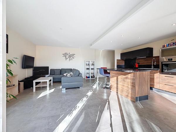 ✨ À vendre Brignais : Appartement T3 – 75 m² au calme – Terrasse – Garage – Cave