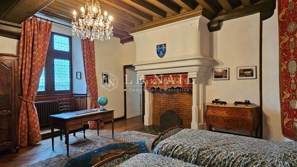 Beau château du XVe siècle Monument Historique dans la Sarthe.